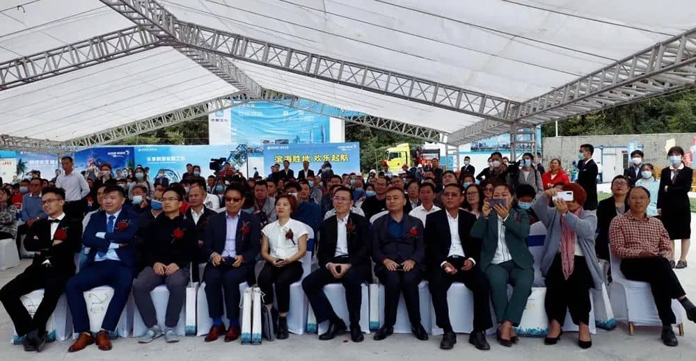 防城港白浪滩•航洋城乐园领导合影 防城港白浪滩•航洋城乐园领导合影