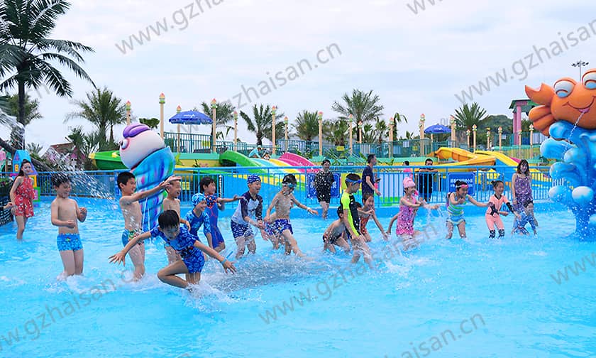 浙江宁波大目湾阿拉的海水上乐园戏水池
