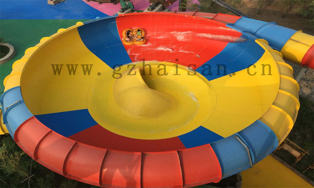 如何在水上乐园运营中实施市场营销策略？