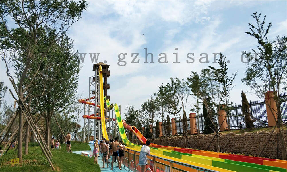 水上乐园畅享滑梯盛宴，欢腾一夏