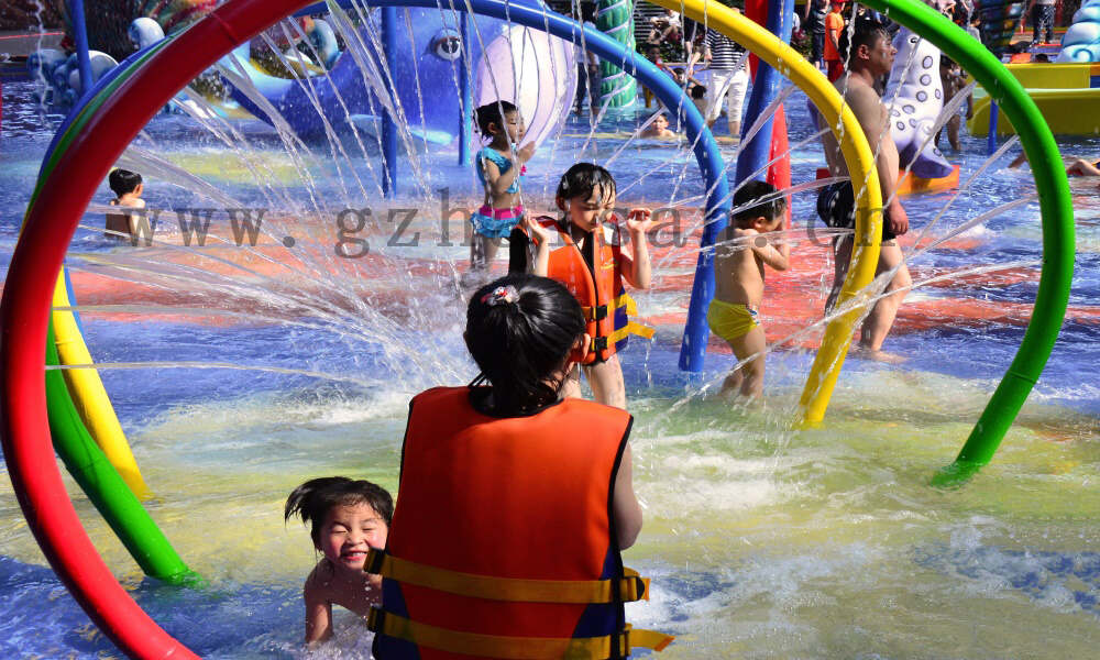 新型水上乐园设备的引进，是游客重游的有力保证。